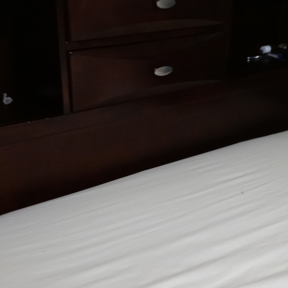 Queen bed frame - Picture 4 of 4